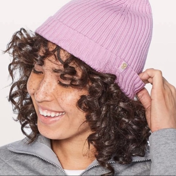 Lululemon wool be cozy toque rose quartz with bag - Picture 4 of 5